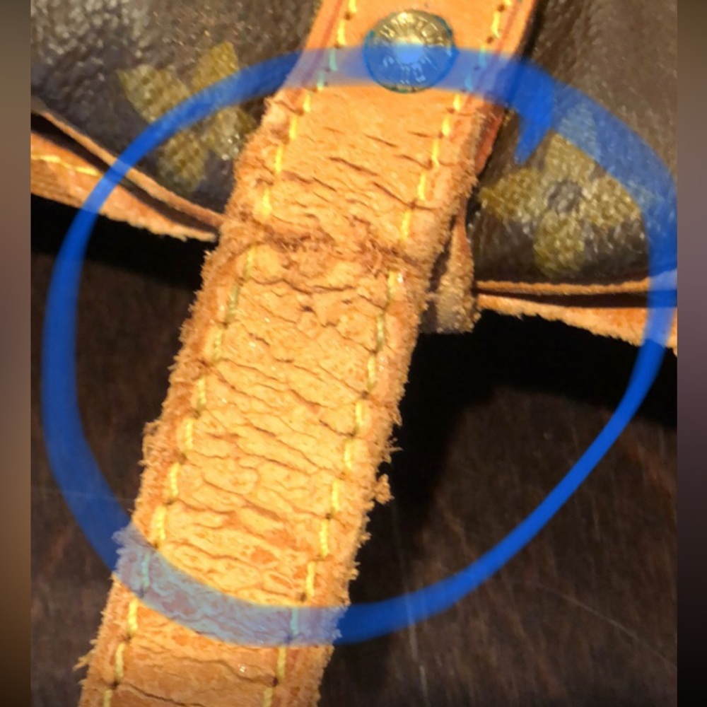 Authentic Louis Vuitton Saumur 30 Crossbody Monogram Canvas - Picture 17 of 17